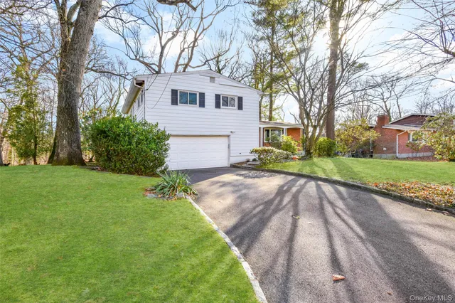 $6,000 | 25 Woodhollow Lane, New Rochelle, NY 10804