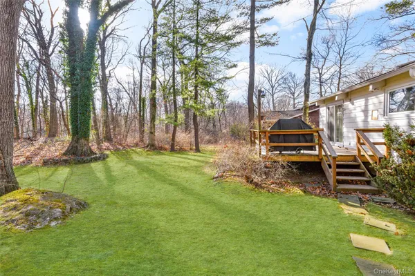 $6,000 | 25 Woodhollow Lane, New Rochelle, NY 10804