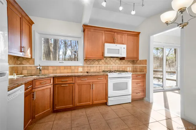 $6,000 | 25 Woodhollow Lane, New Rochelle, NY 10804