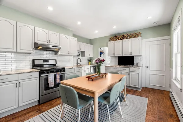 $3,800 | 87 Condor Street, Unit 2, Boston, MA 02128