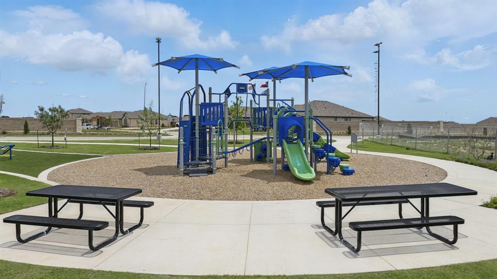 1905 Cherokee Lane Cleburne, TX 76033 - Photo 33 of 39 a view of a outdoor sitting area with furniture and tub