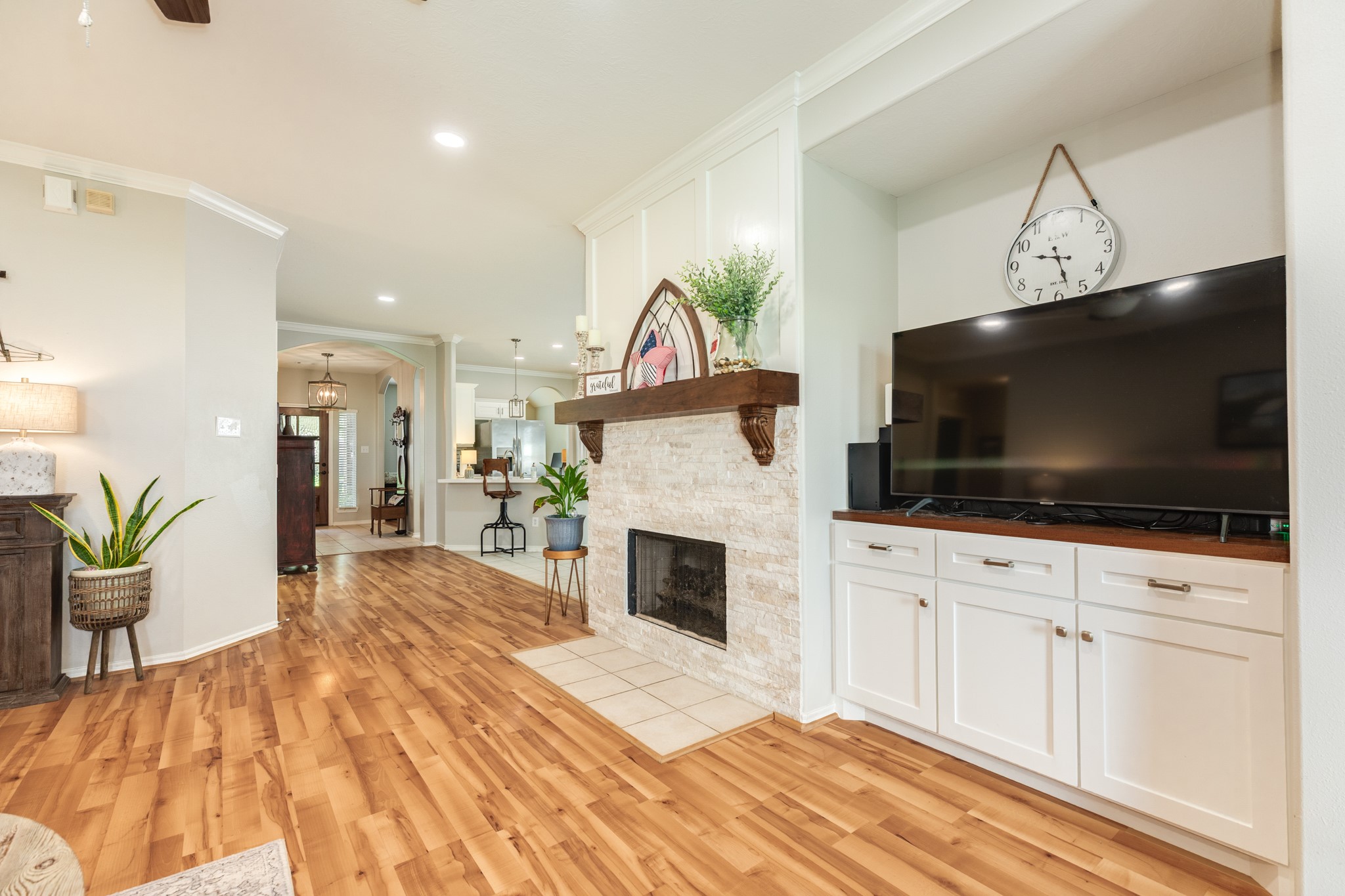 13808 Stark Bridge Lane Rosharon, TX 77583 - Photo 39 of 39 Open concept floor plan featuring a seamless flow from the front entryway into the gourmet kitchen and spacious family room.