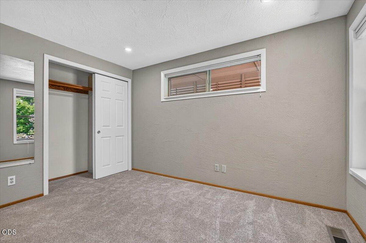 1056 Beswick Way Ashland, OR 97520 - Photo 36 of 47