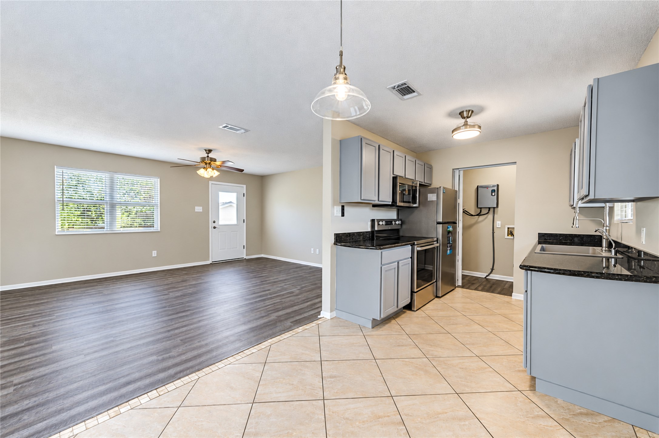 11605 Strom Road Dickinson, TX 77539 - Photo 13 of 41 Dining and kitchen off living
