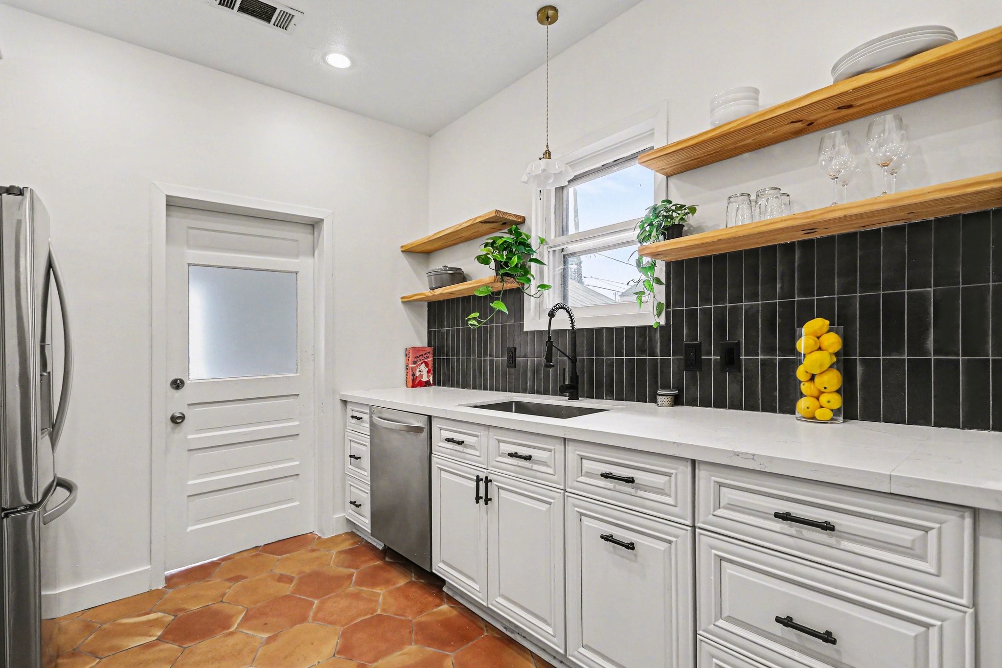 1118 Peddie Street Houston, TX 77009 - Photo 8 of 27