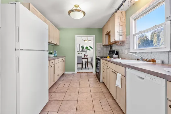 $565,000 | 28 Patriot Street, North Andover, MA 01845