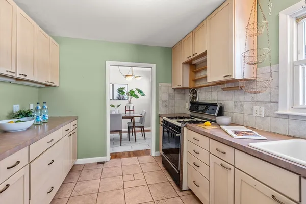 $565,000 | 28 Patriot Street, North Andover, MA 01845