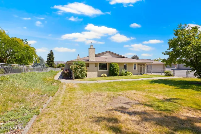 a front view of house with yard