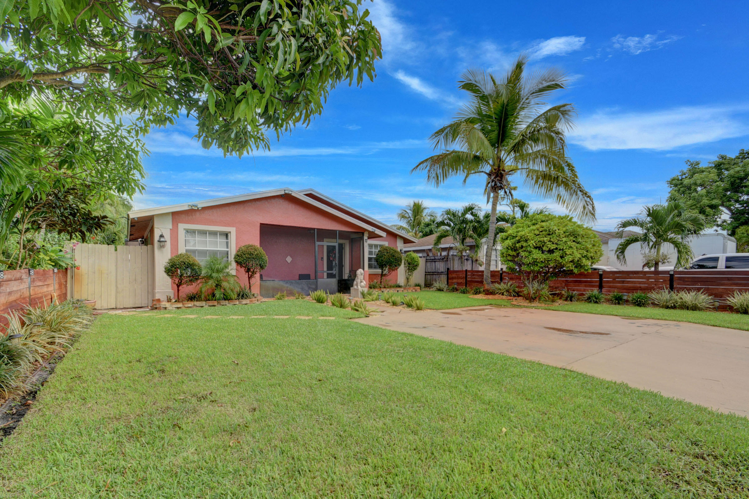 5811 Banana Road West Palm Beach, FL 33413 - Photo 33 of 38 03_house (3)