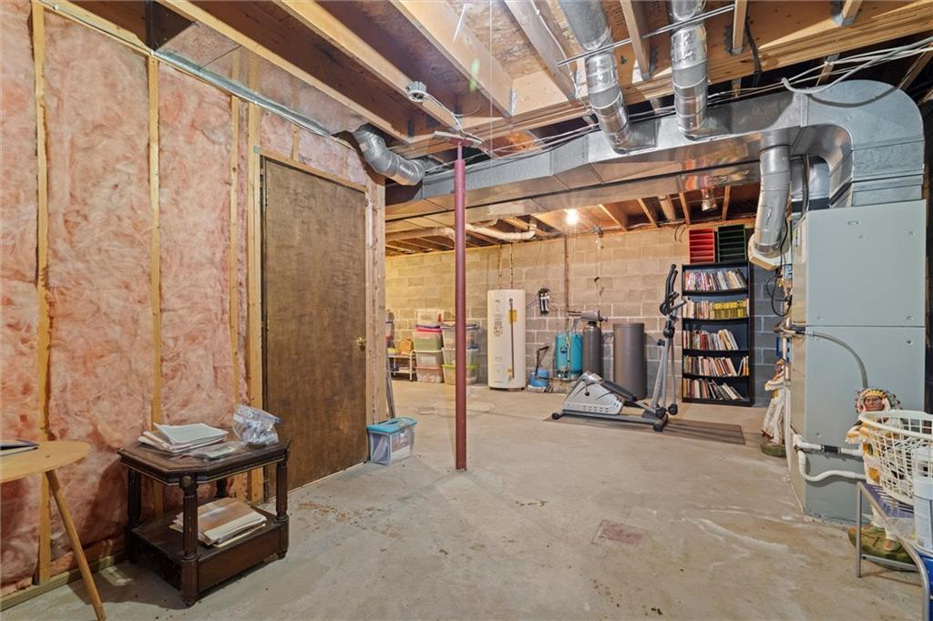 2997 Spangler Road Hermitage, PA 16148 - Photo 27 of 43 a view of a room with gym equipment