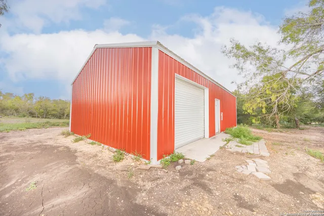 $440,000 | 590 County Road 4614, Castroville, TX 78009