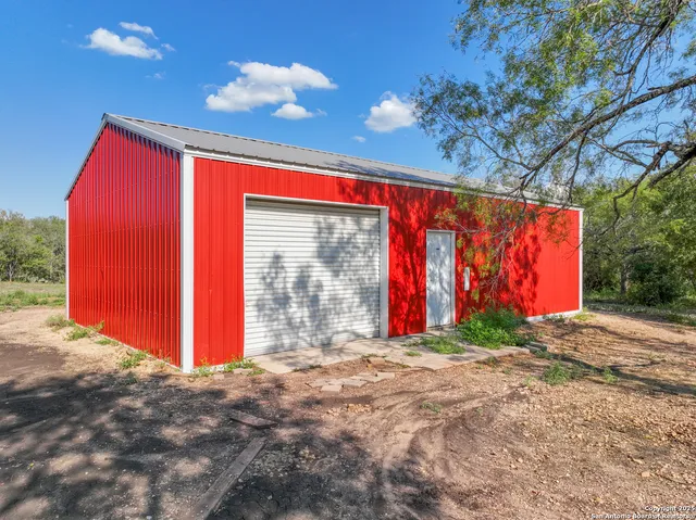 $440,000 | 590 County Road 4614, Castroville, TX 78009