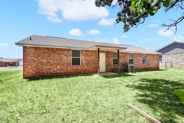 $1,650 | 206 Bobbie Ann Court, Granbury, TX 76049