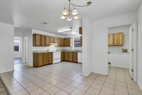 $1,650 | 206 Bobbie Ann Court, Granbury, TX 76049