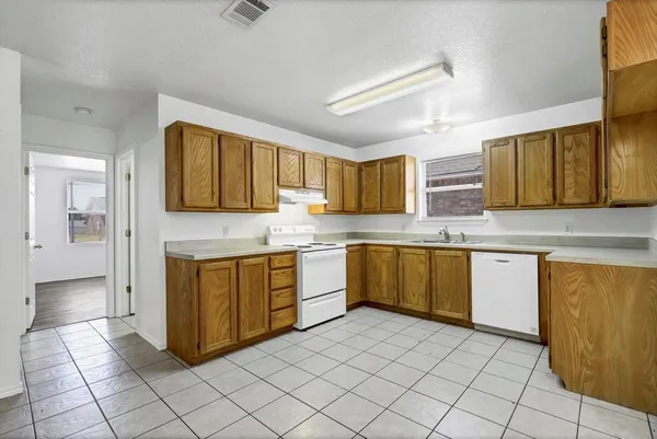 $1,650 | 206 Bobbie Ann Court, Granbury, TX 76049