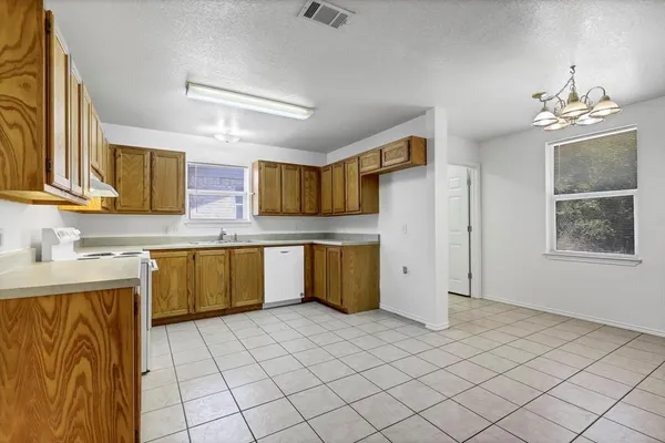 $1,650 | 206 Bobbie Ann Court, Granbury, TX 76049