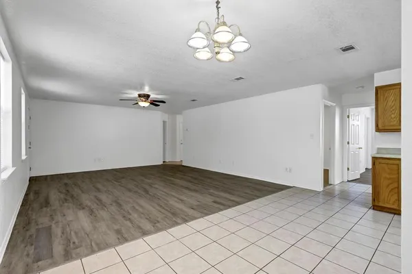 $1,650 | 206 Bobbie Ann Court, Granbury, TX 76049