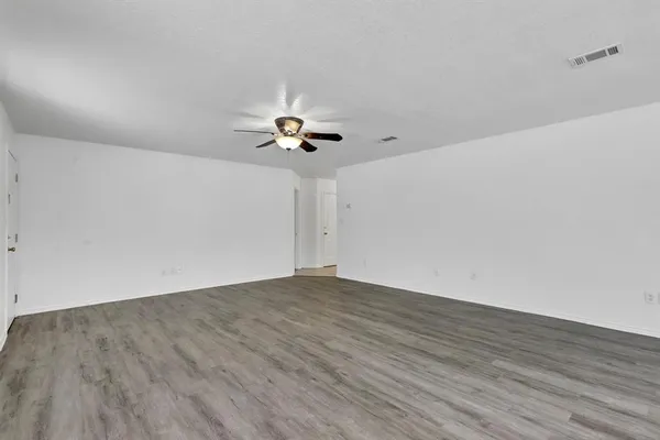 $1,650 | 206 Bobbie Ann Court, Granbury, TX 76049