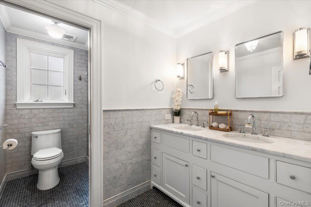 620 Timpson Street Pelham, NY 10803 - Photo 15 of 32 a bathroom with a toilet sink and mirror