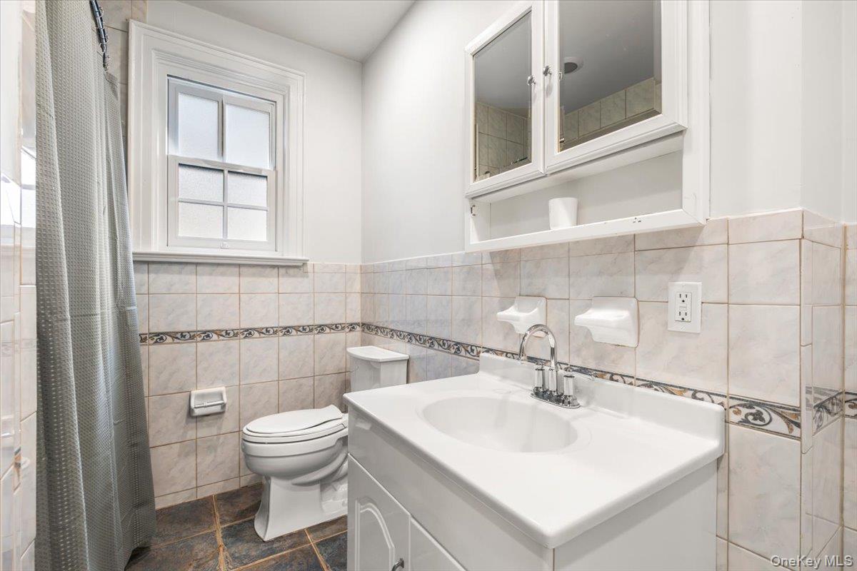 620 Timpson Street Pelham, NY 10803 - Photo 18 of 32 a bathroom with a sink toilet and vanity