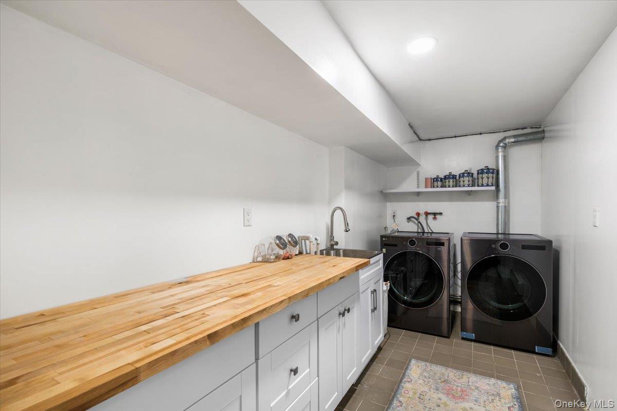 620 Timpson Street Pelham, NY 10803 - Photo 24 of 32 a utility room with dryer and washer