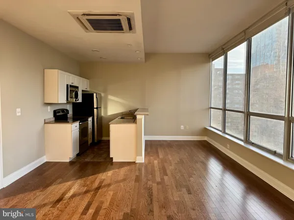 $2,125 | 2040 Market Street, Unit 1108, Philadelphia, PA 19103