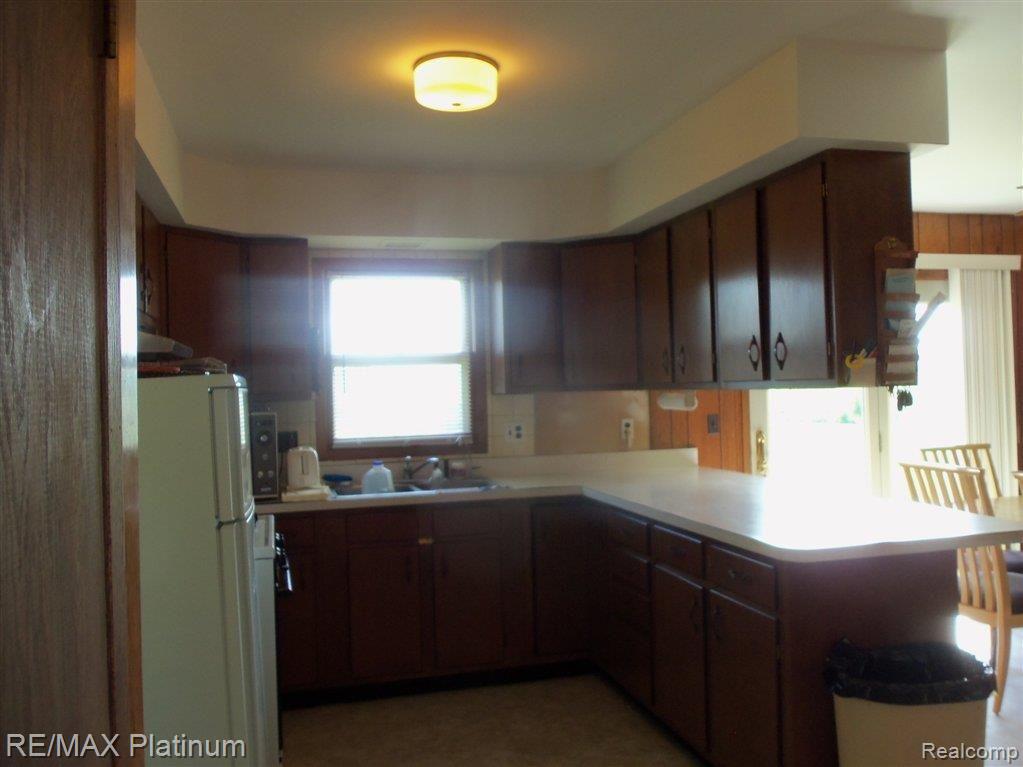 1081 East Jones Road Howell, MI 48855 - Photo 7 of 18 KITCHEN