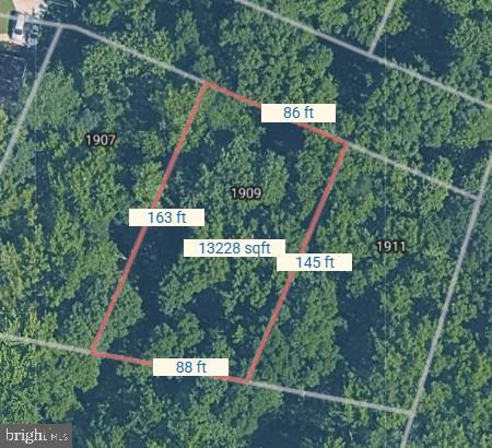 Knoll Drive Oxon Hill, MD 20745 - Photo 6 of 10 a view of a yard