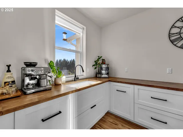 $990,000 | 24020 Northeast Alvas Road, Battle Ground, WA 98604