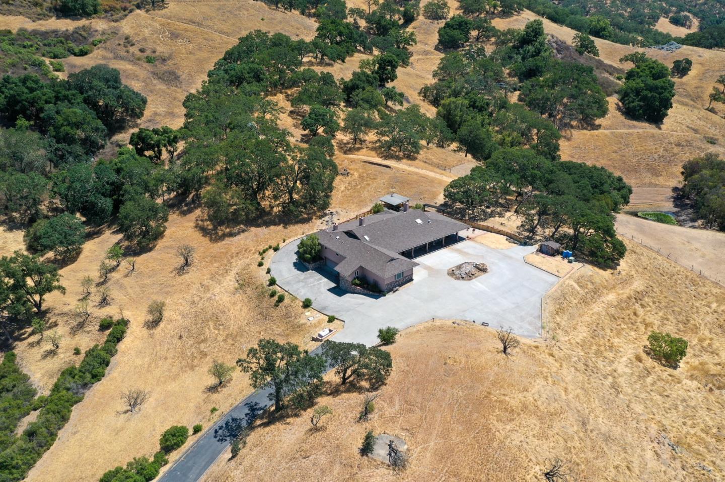 21050 Uvas Road Morgan Hill, CA 95037 - Photo 3 of 43