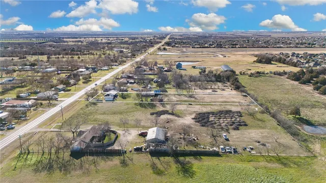 $109,999 | 305 East Moonlight Drive, Robinson, TX 76706