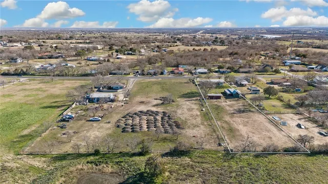 $109,999 | 305 East Moonlight Drive, Robinson, TX 76706