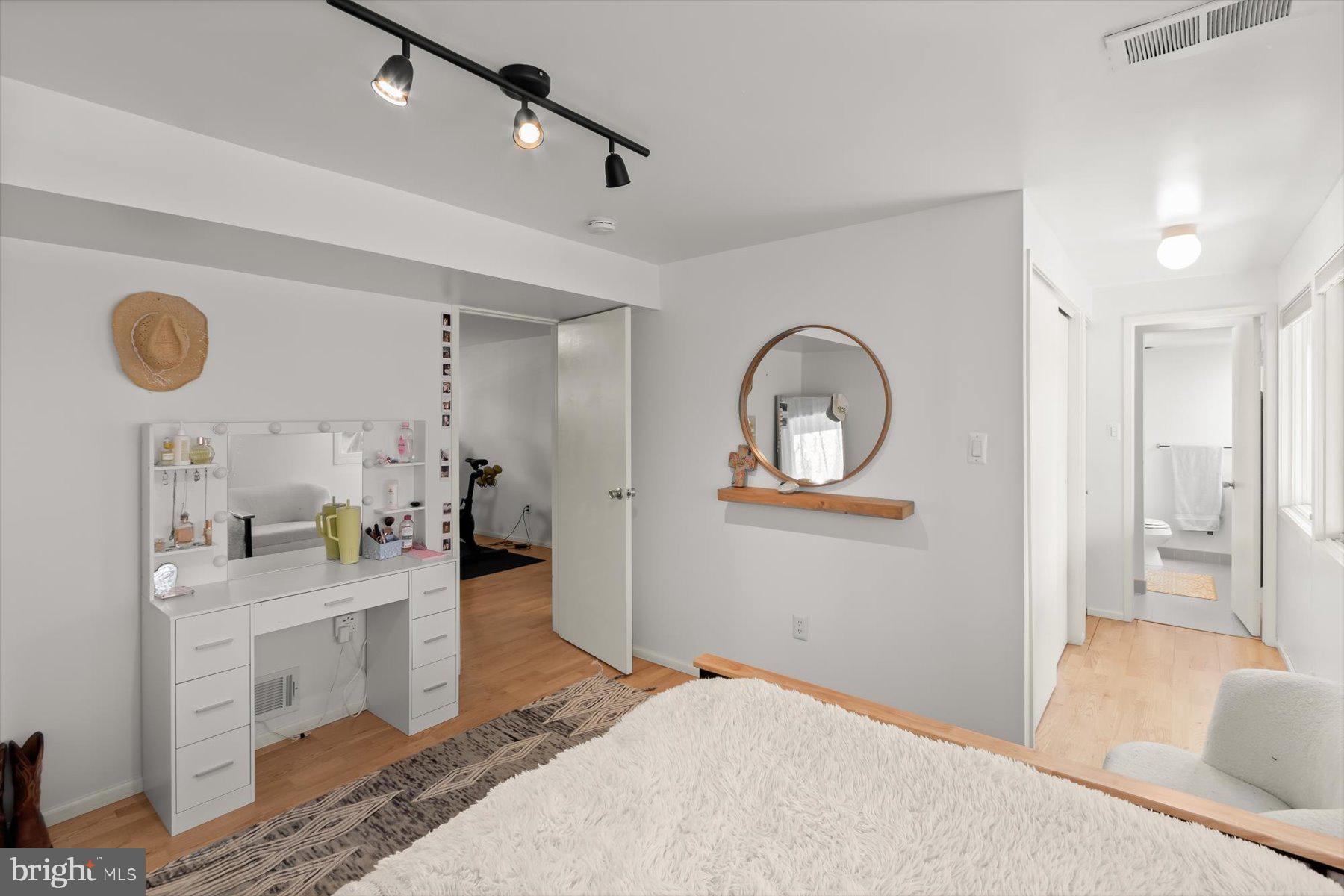 8104 Fenway Road Bethesda, MD 20817 - Photo 33 of 45