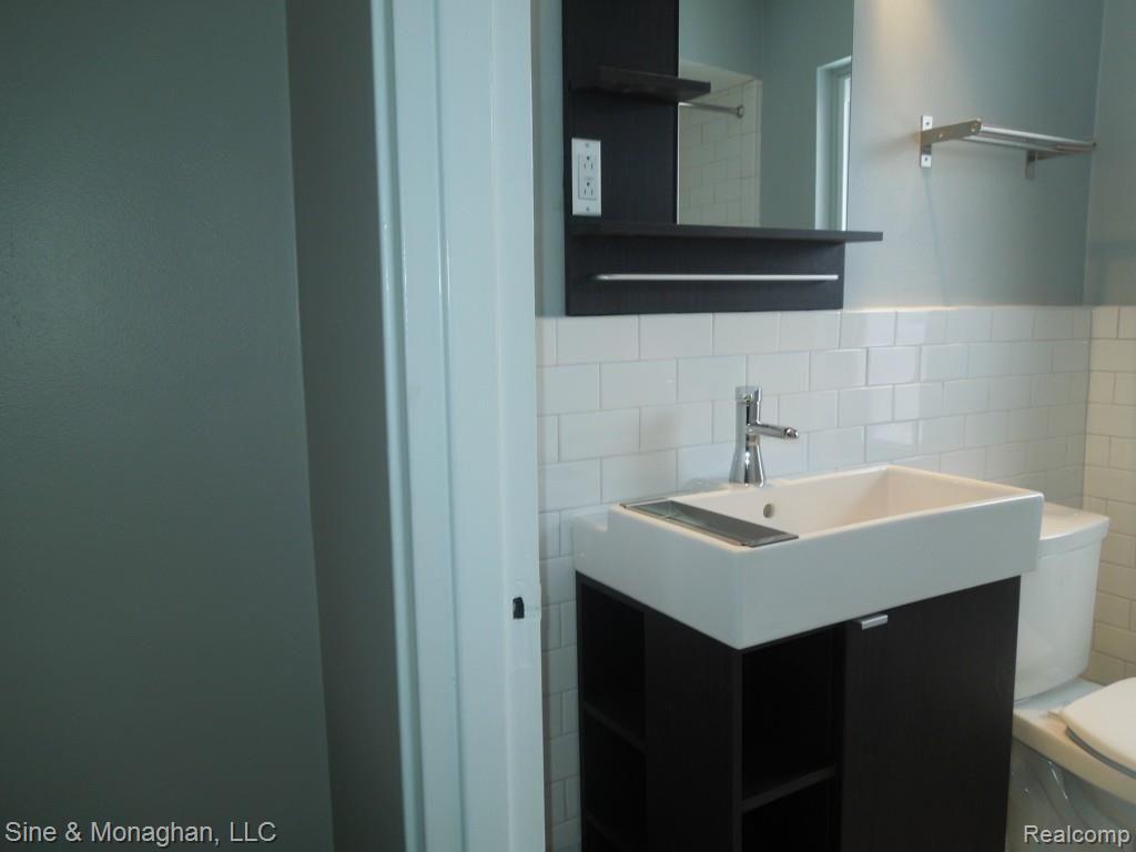 931 North Adams Road, Unit 8 Birmingham, MI 48009 - Photo 15 of 24