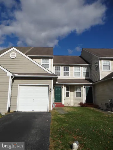 a view of a yard in front of a house