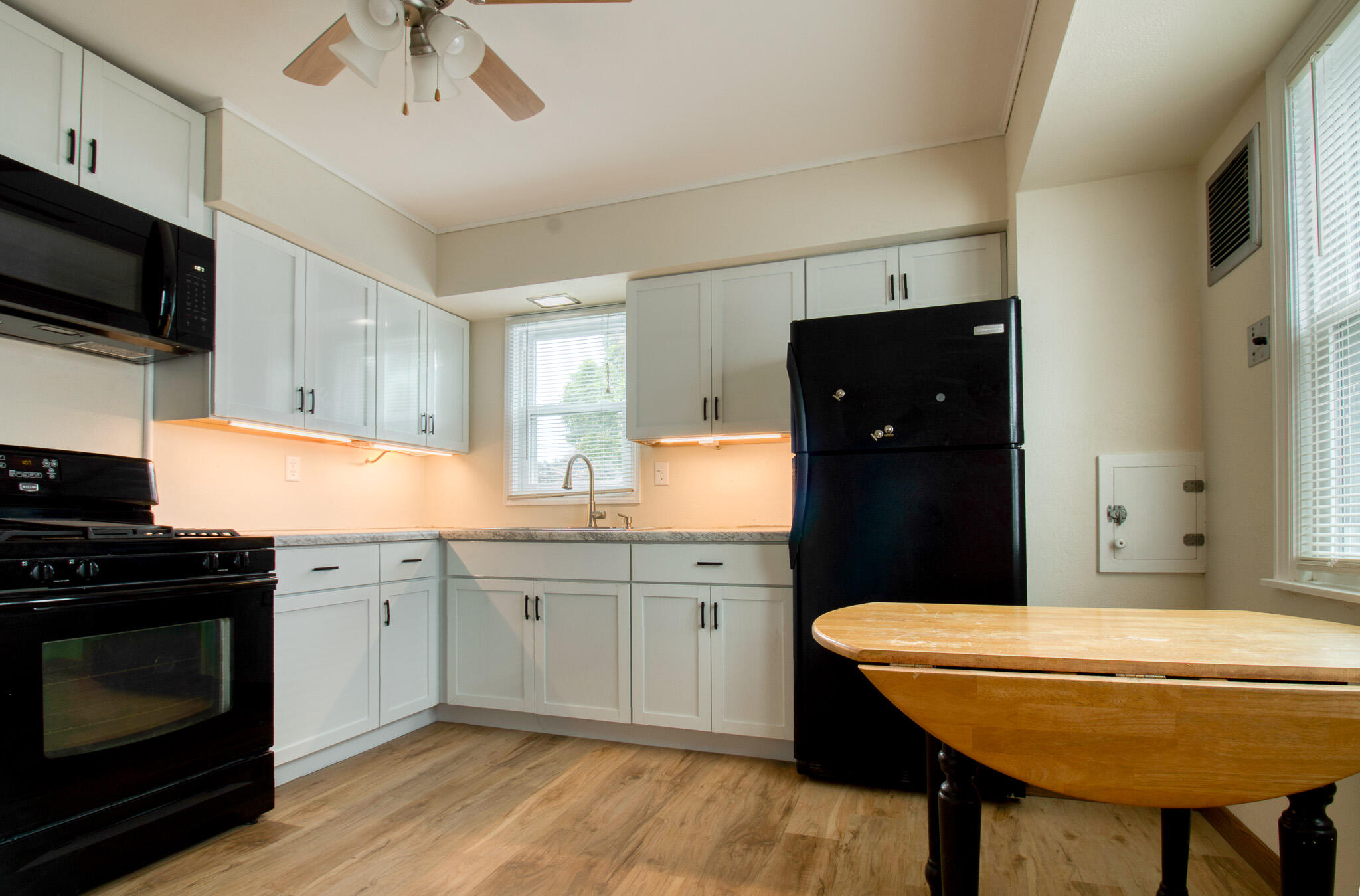 2924 South 46th Street Milwaukee, WI 53219 - Photo 9 of 22 IMG_2361