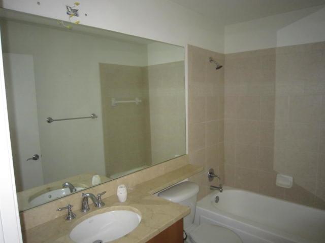 1125 Crystal Way, Unit P Delray Beach, FL 33444 - Photo 12 of 17 Master Full Bathroom