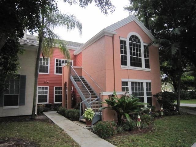 1125 Crystal Way, Unit P Delray Beach, FL 33444 - Photo 2 of 17 Front View