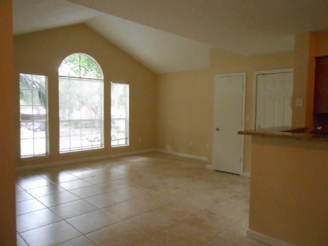 1125 Crystal Way, Unit P Delray Beach, FL 33444 - Photo 4 of 17 Living Area