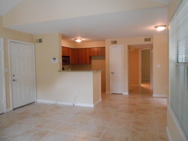 1125 Crystal Way, Unit P Delray Beach, FL 33444 - Photo 6 of 17 Dining/Living area