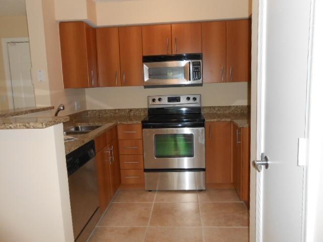 1125 Crystal Way, Unit P Delray Beach, FL 33444 - Photo 9 of 17 Kitchen
