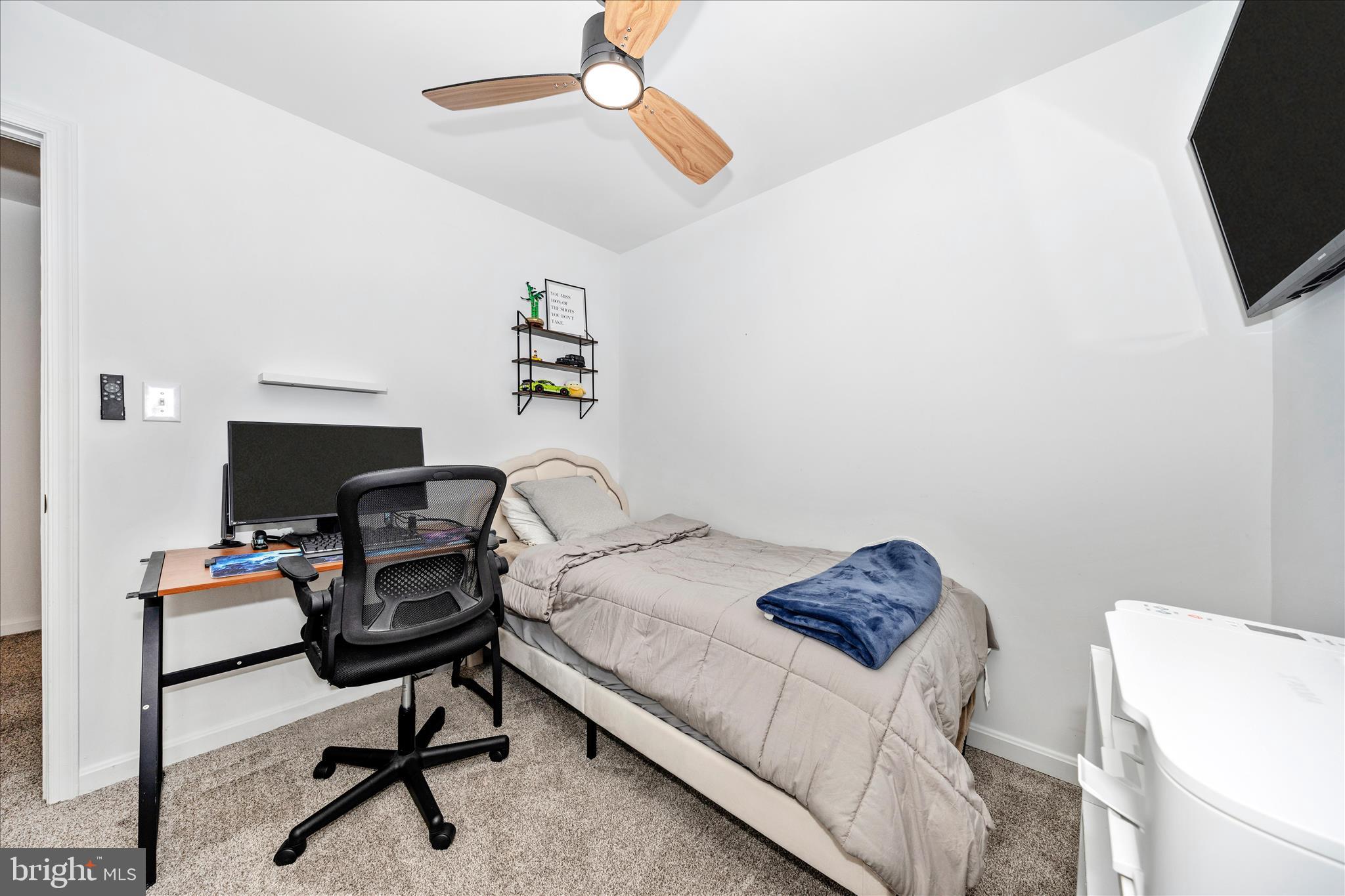 916 Harwood Road Hagerstown, MD 21740 - Photo 32 of 52 a bedroom with a workspace