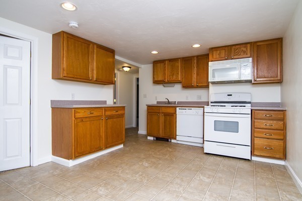 26 Maple Street, Unit 2 Bellingham, MA 02019 - Photo 9 of 24 Gallery Image 9