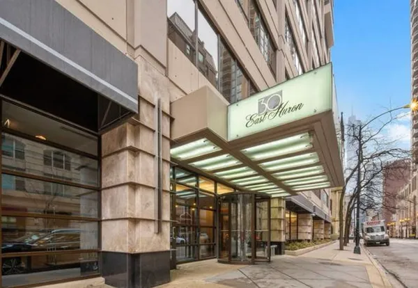 $2,450 | 30 East Huron Street, Unit 3001, Chicago, IL 60611