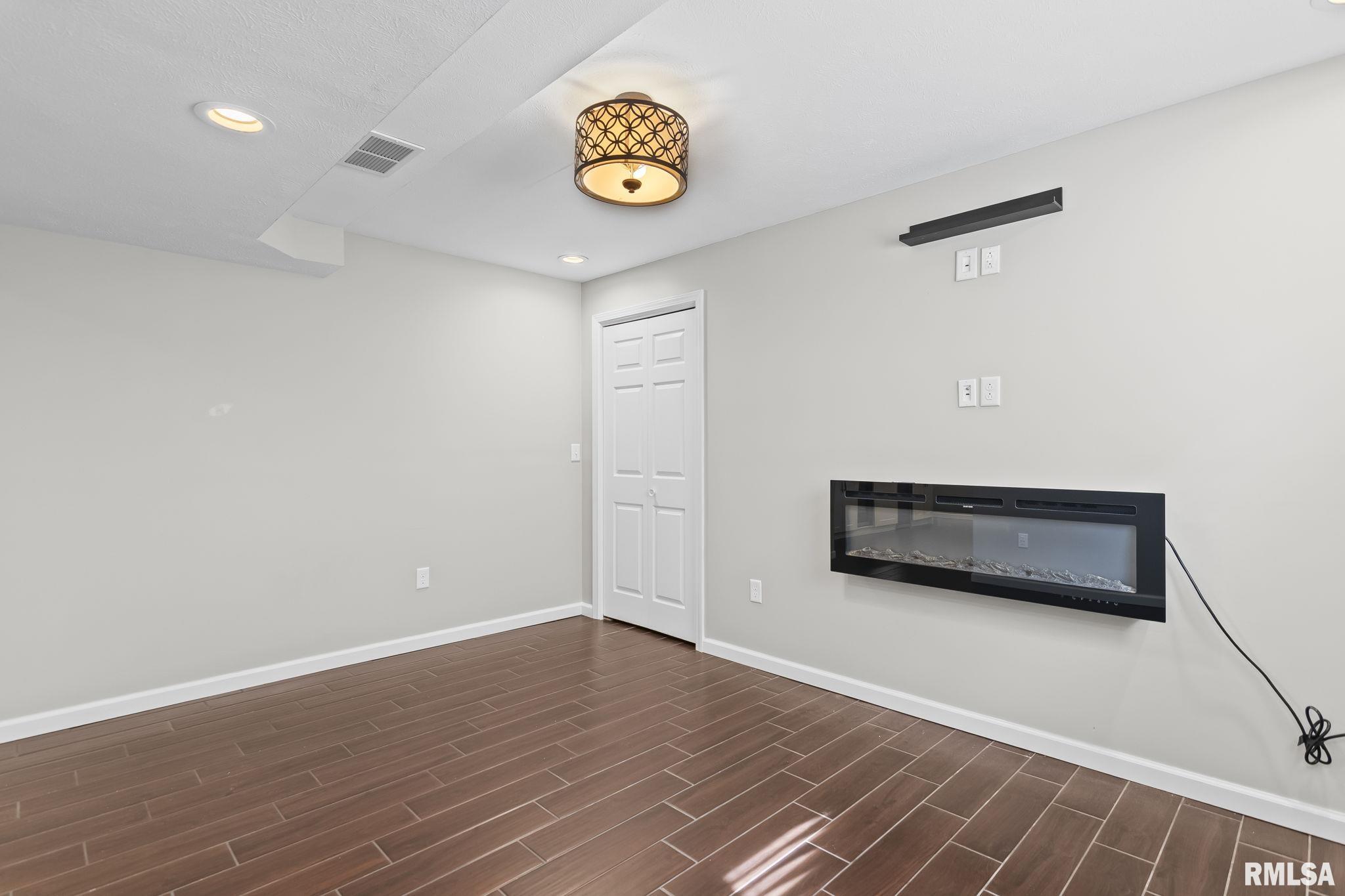2916 Tanner Road Springfield, IL 62702 - Photo 36 of 42 Gallery Image 36