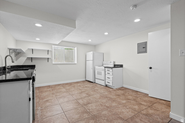 341 Heather Ridge Circle Sandy, UT 84070 - Photo 23 of 33