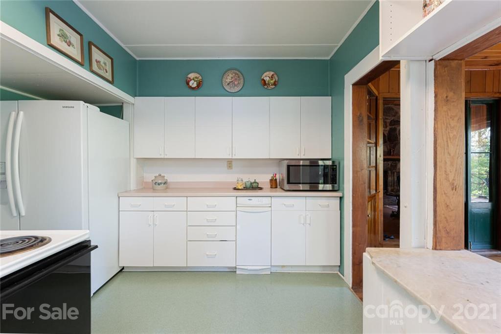 340 West Huckleberry Road Hendersonville, NC 28792 - Photo 14 of 48 Gallery Image 14