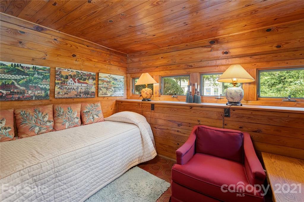 340 West Huckleberry Road Hendersonville, NC 28792 - Photo 17 of 48 Gallery Image 17