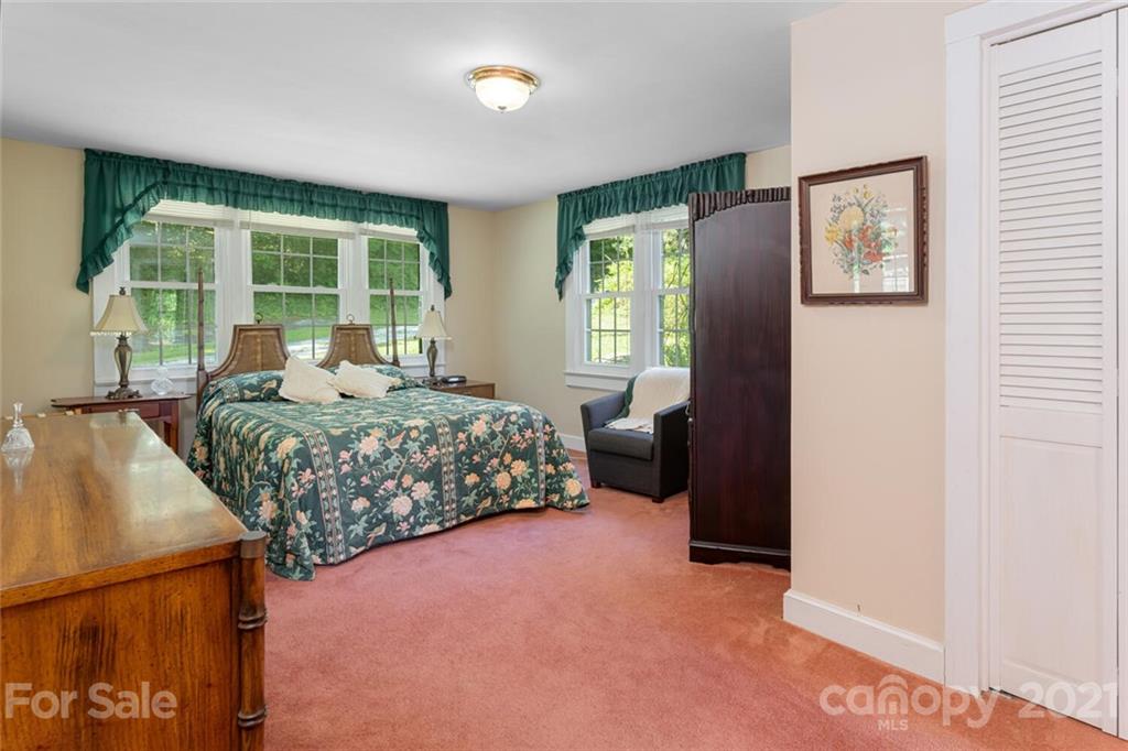 340 West Huckleberry Road Hendersonville, NC 28792 - Photo 18 of 48 Gallery Image 18