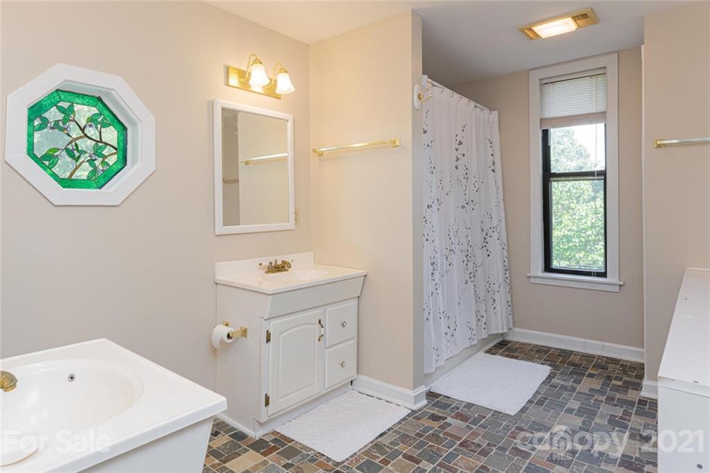 340 West Huckleberry Road Hendersonville, NC 28792 - Photo 19 of 48 Gallery Image 19